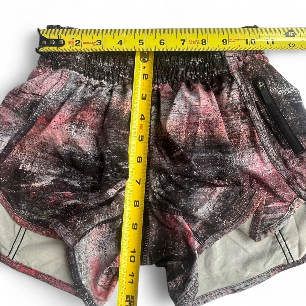 Lululemon Tracker 4” Shorts Women’s 4 Galaxy Splatter Black Pink Lined Running